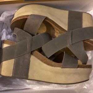 Like new OTBT!!!! Only worn once. Don’t miss out!!